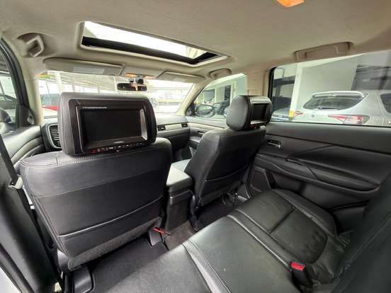 MITSUBISHI-OUTLANDER-2013