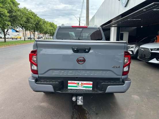 NISSAN-FRONTIER-2025
