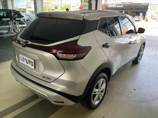 NISSAN-KICKS PLAY-2025