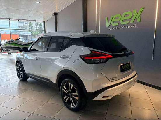NISSAN-KICKS PLAY-2025