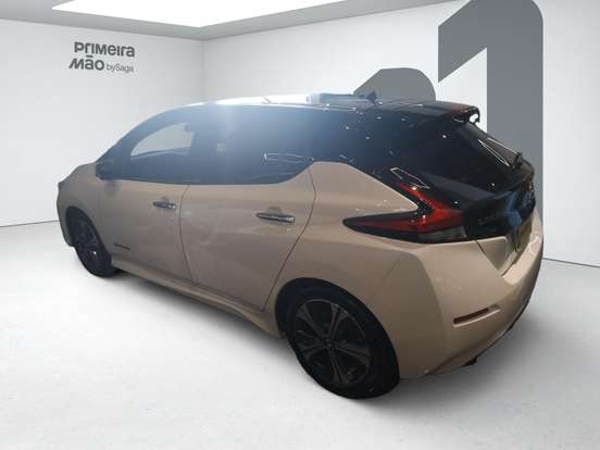 NISSAN-LEAF-2021