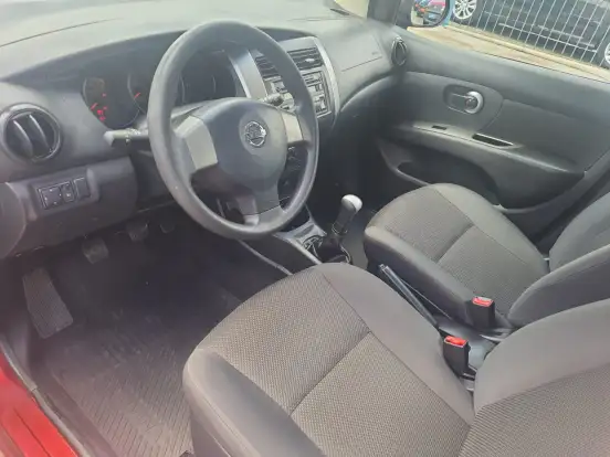 NISSAN-LIVINA-2011