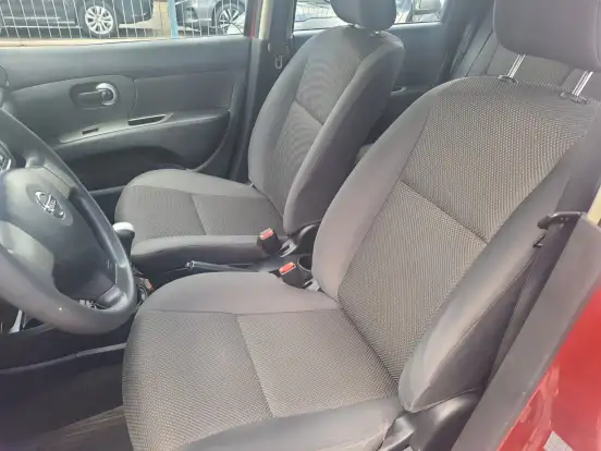 NISSAN-LIVINA-2011