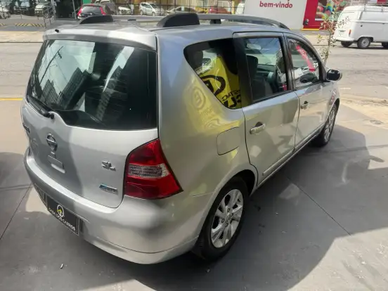 NISSAN-LIVINA-1.8 SL 16V FLEX 4P AUTOMÁTICO NISSAN-LIVINA-2012