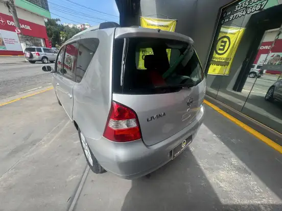 NISSAN-LIVINA-1.8 SL 16V FLEX 4P AUTOMÁTICO NISSAN-LIVINA-2012