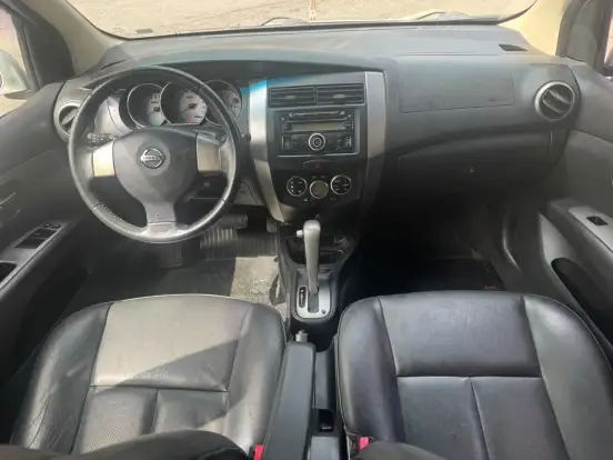NISSAN-LIVINA-1.8 SL 16V FLEX 4P AUTOMÁTICO NISSAN-LIVINA-2012