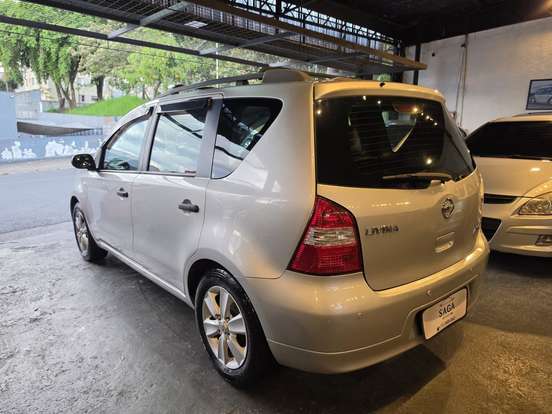 NISSAN-LIVINA-2011