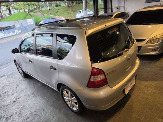 NISSAN-LIVINA-2011