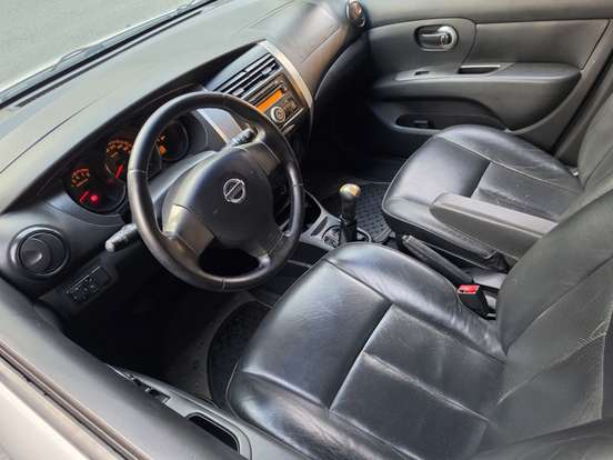 NISSAN-LIVINA-2011