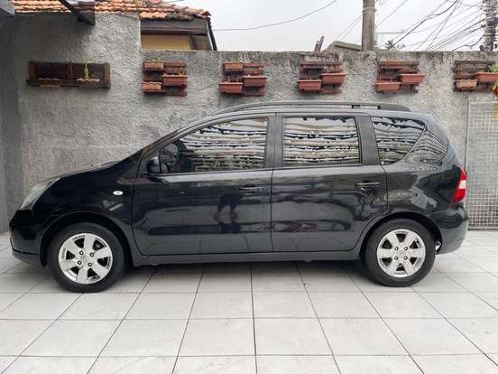 NISSAN-LIVINA-2011