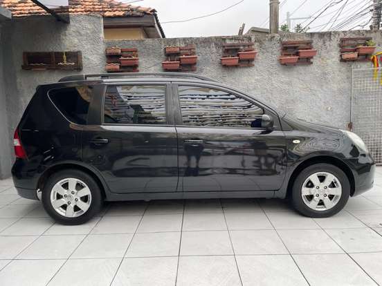 NISSAN-LIVINA-2011