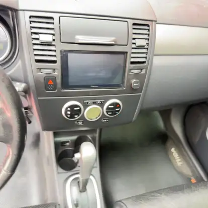 NISSAN-TIIDA-2013