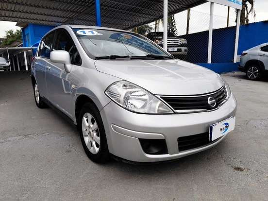 NISSAN-TIIDA-2010