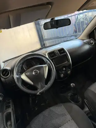 NISSAN-VERSA-2017