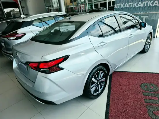 NISSAN-VERSA-2022