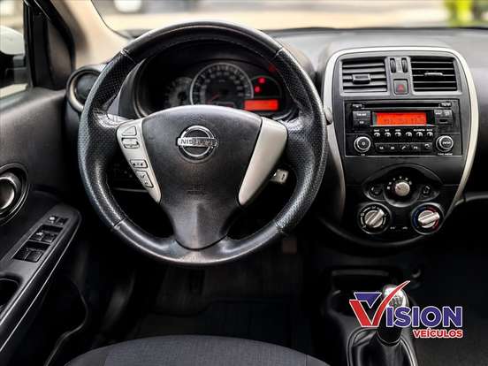 NISSAN-VERSA-2017