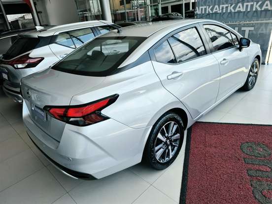 NISSAN-VERSA-2022