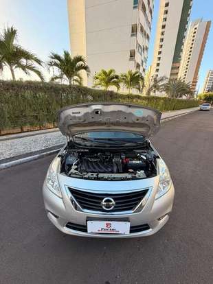 NISSAN-VERSA-2012