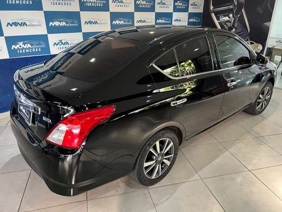 NISSAN-VERSA-2018