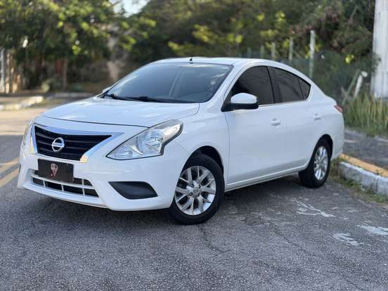 NISSAN-VERSA-2018