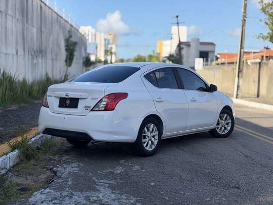 NISSAN-VERSA-2018