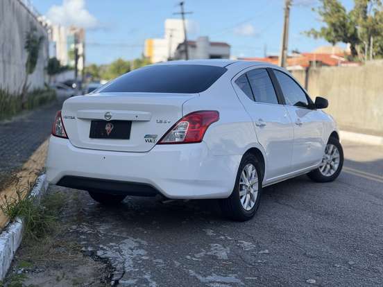 NISSAN-VERSA-2018