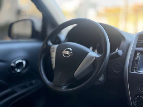 NISSAN-VERSA-2018