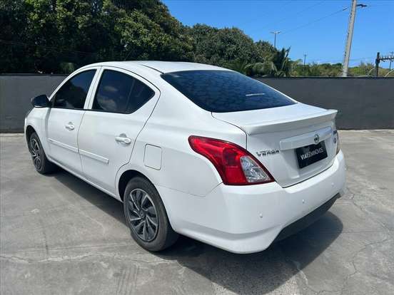 NISSAN-VERSA-2019