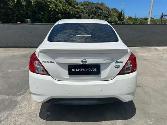 NISSAN-VERSA-2019