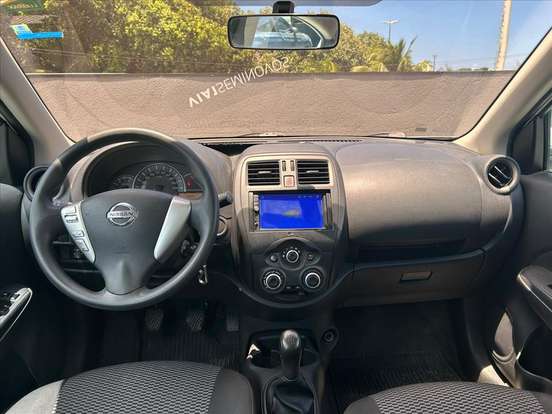NISSAN-VERSA-2019