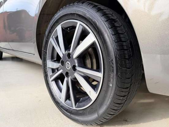 NISSAN-VERSA-2019