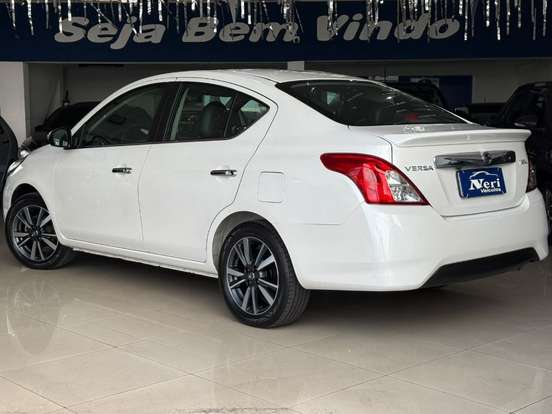NISSAN-VERSA-2018