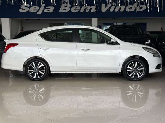 NISSAN-VERSA-2018