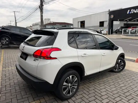 PEUGEOT-2008-2021