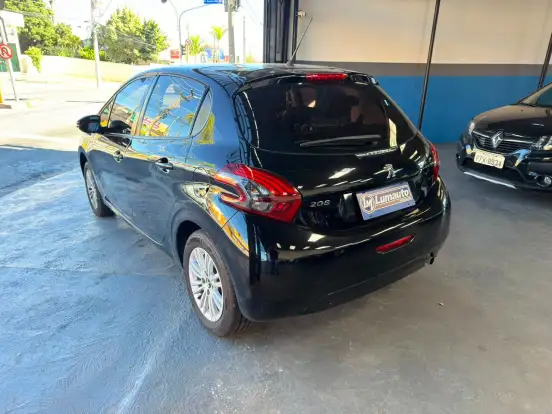 PEUGEOT-208-2019