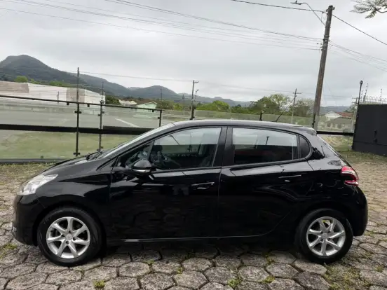 PEUGEOT-208-2015