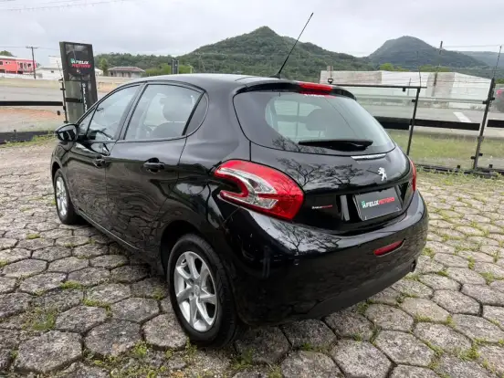 PEUGEOT-208-2015