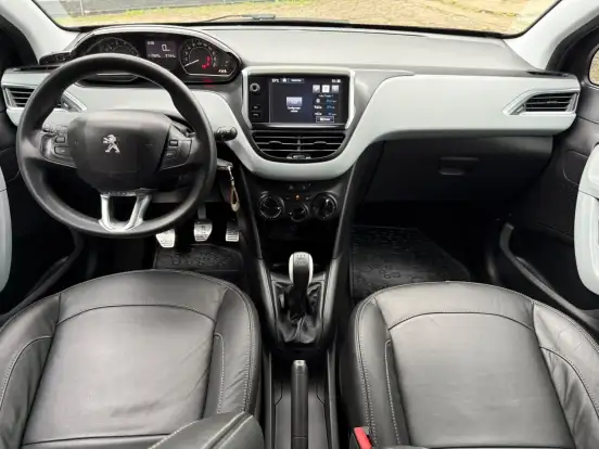 PEUGEOT-208-2015