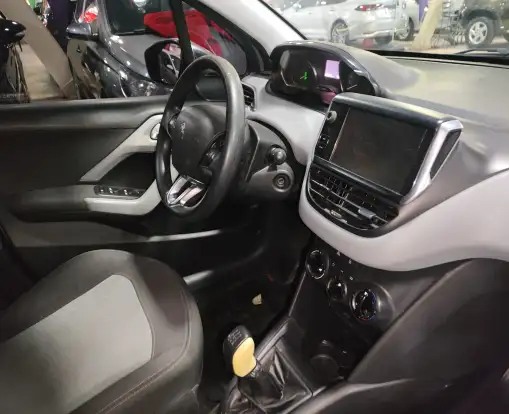 PEUGEOT-208-2014