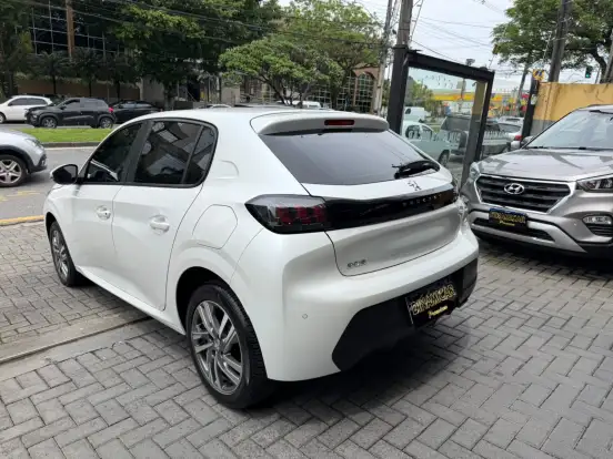 PEUGEOT-208-2022