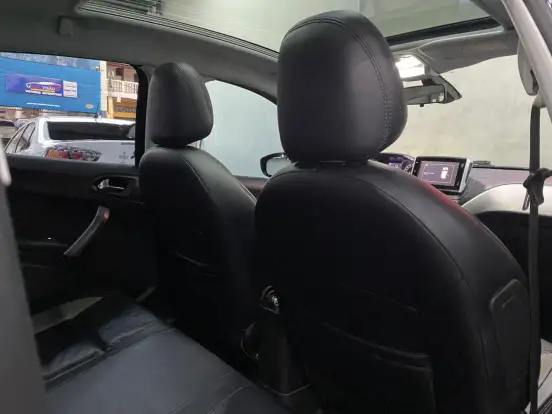 PEUGEOT-208-2019
