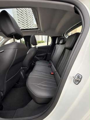 PEUGEOT-208-2022