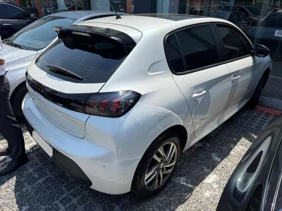 PEUGEOT-208-2022