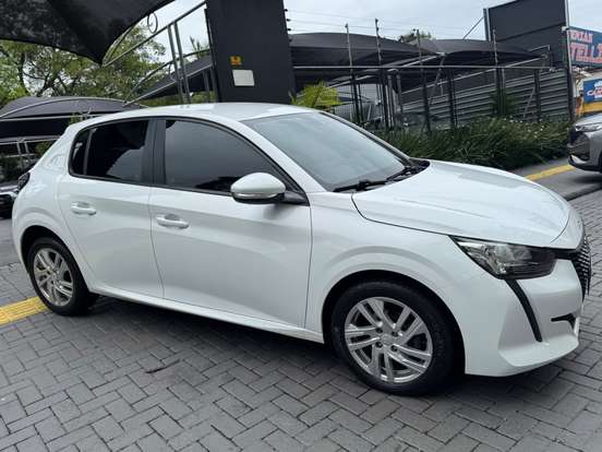 PEUGEOT-208-2021