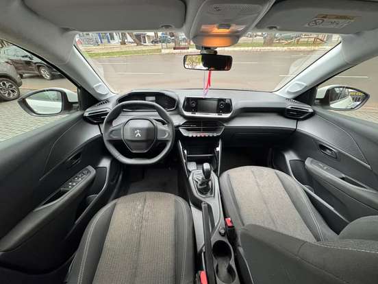 PEUGEOT-208-2021