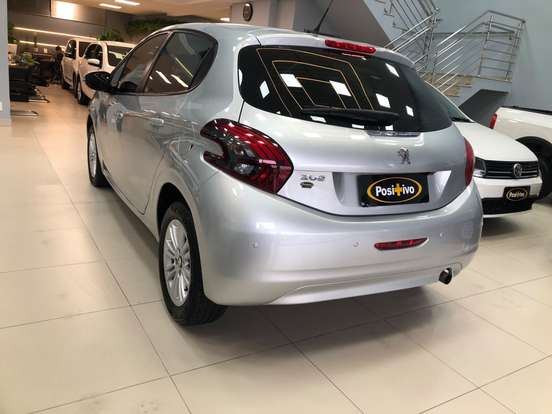 PEUGEOT-208-2019