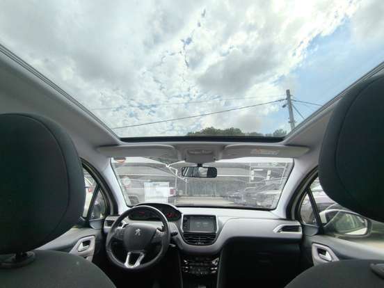 PEUGEOT-208-2016
