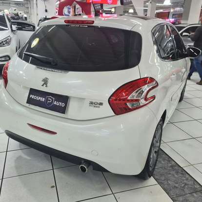 PEUGEOT-208-2015