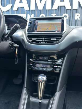 PEUGEOT-208-2015