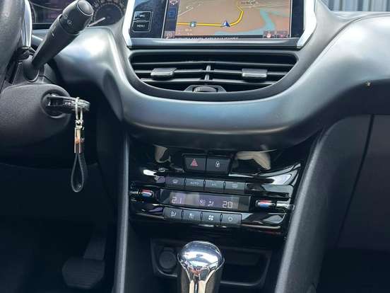 PEUGEOT-208-1.6 GRIFFE 16V FLEX 4P MANUAL PEUGEOT-208-2015